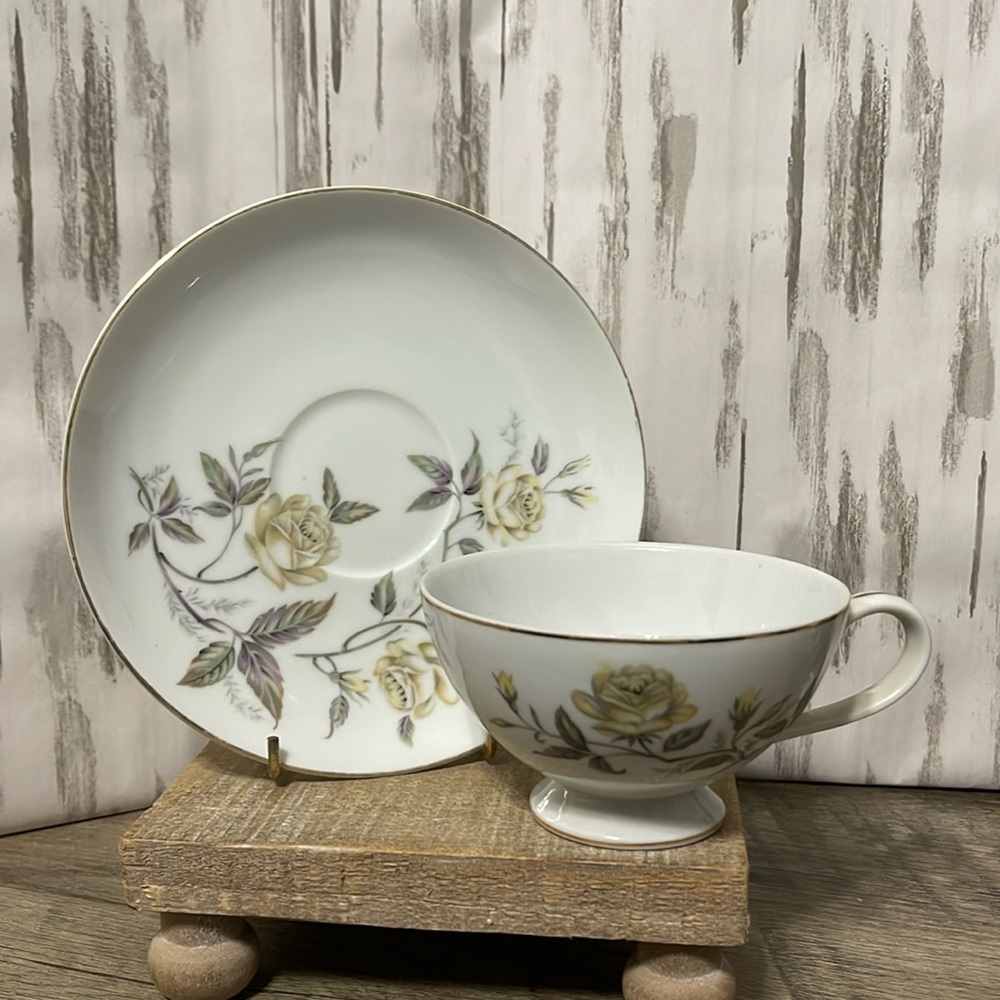 Rose Petal Japan Fine China Tea Cup and Saucer Set Yellow Rose Gold Trim Vintage